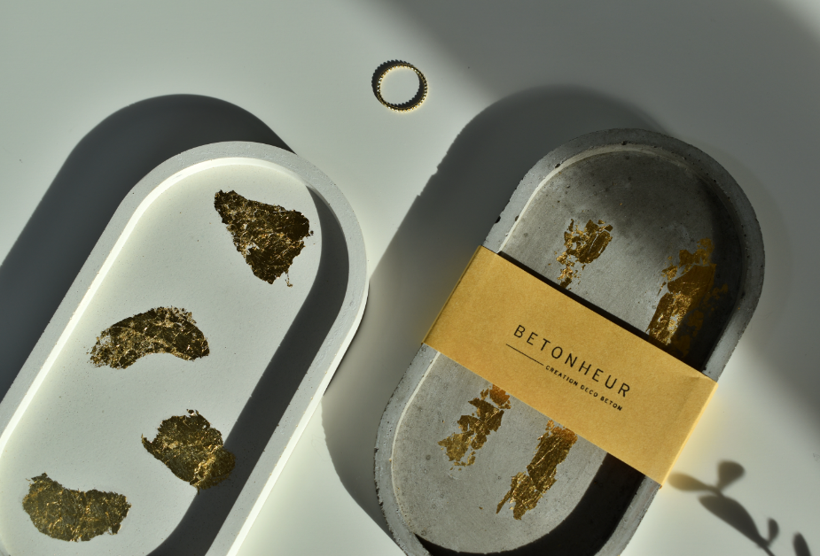 Plateau décoratif ovale béton feuille d’or