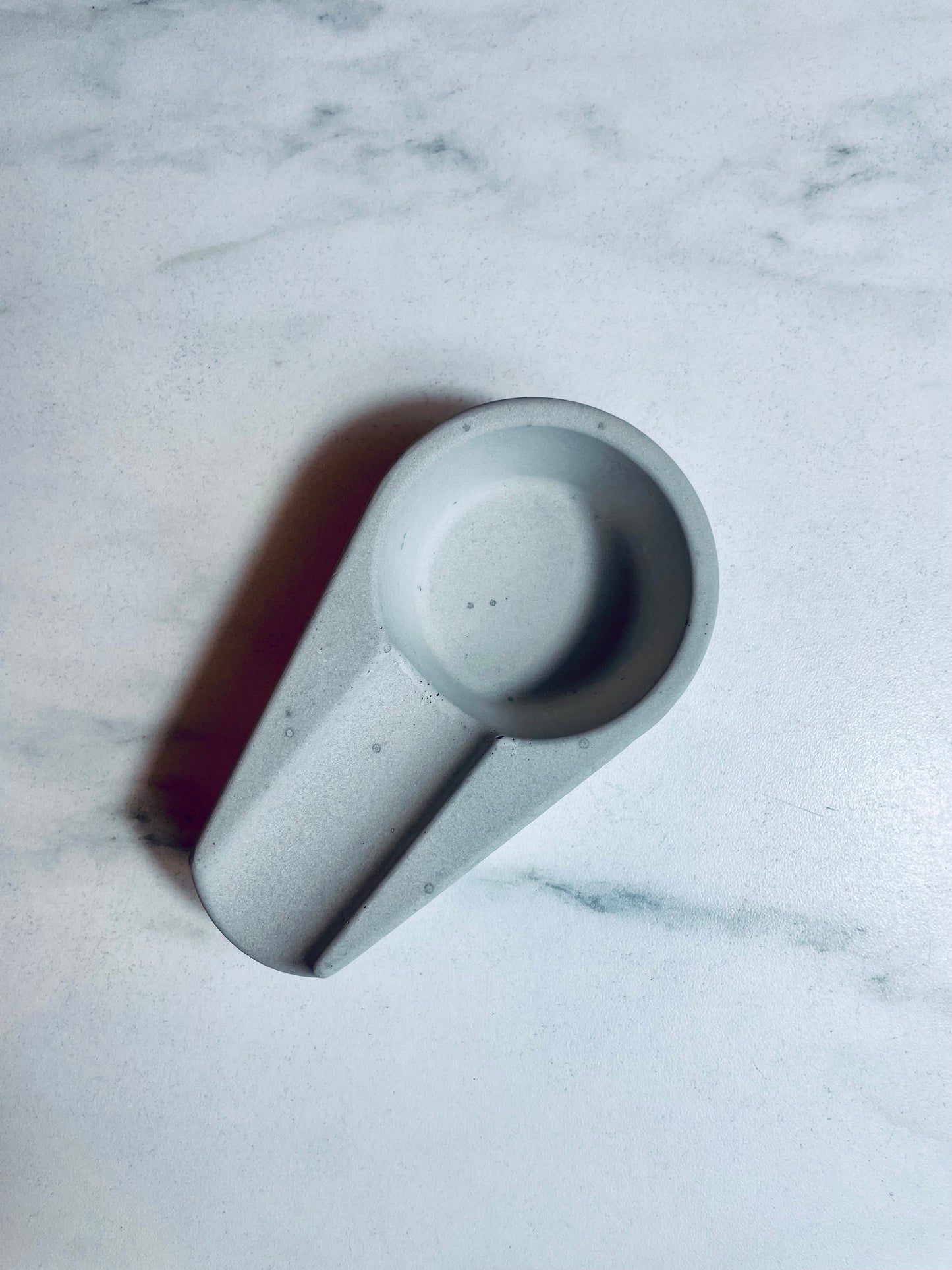 cendrier à cigare en béton. fabriqué main à Marseille.