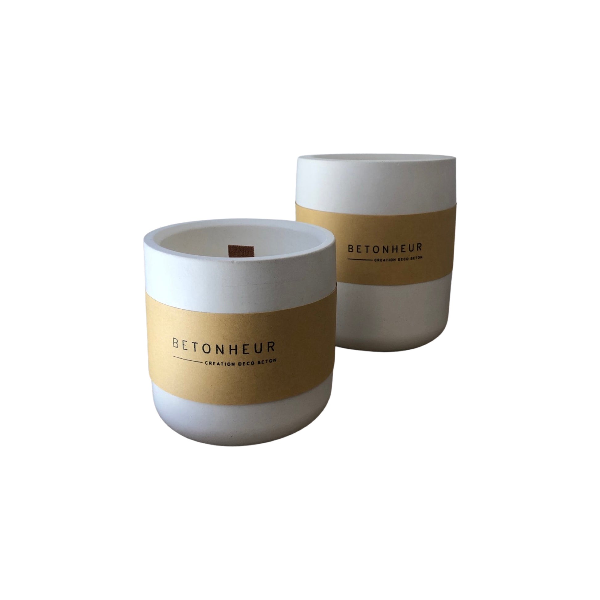 bougie pot béton. fabriqué main en france. cire de soja et mèche en bois. responsable et zéro déchets. décoration épurée.