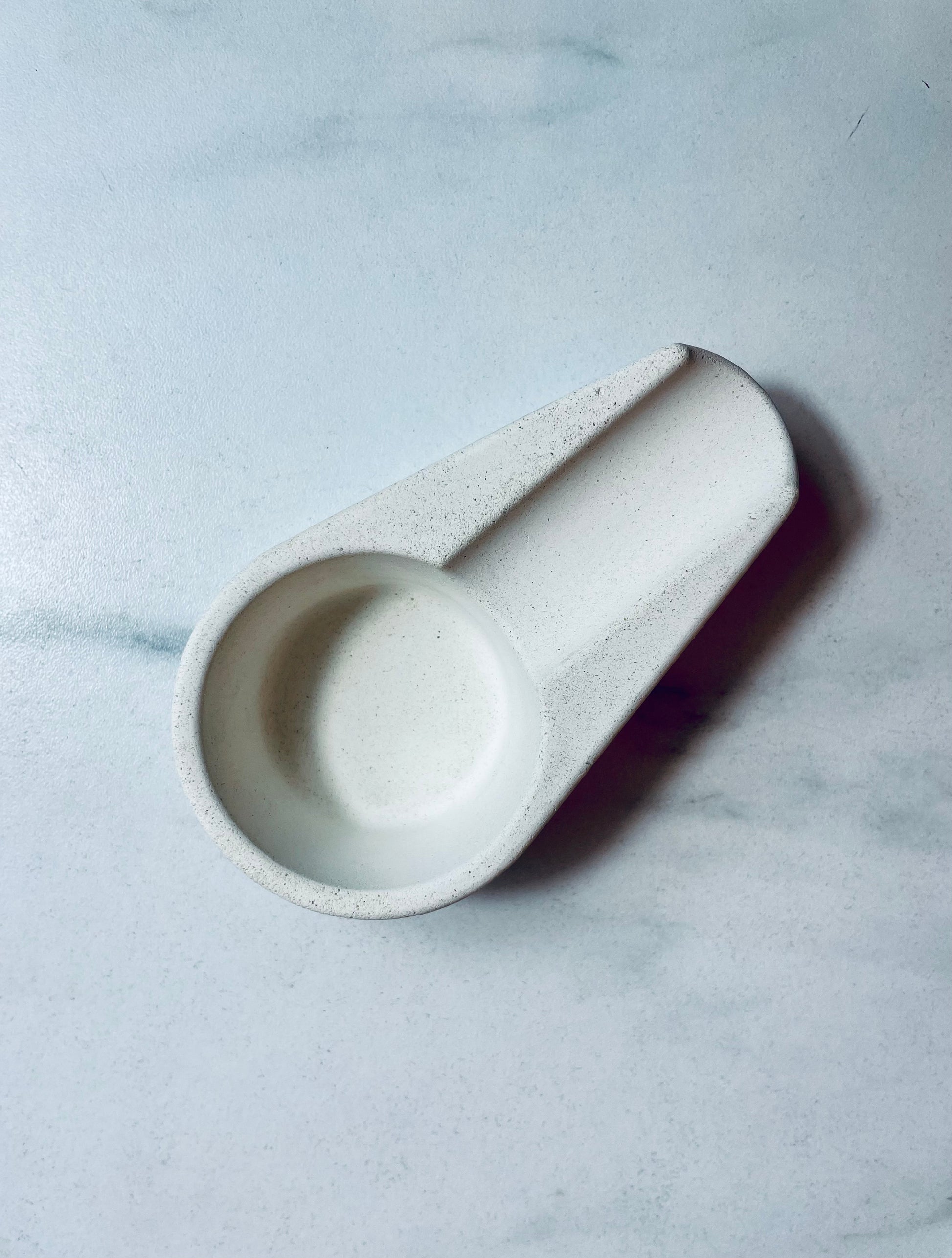 cendrier à cigare en béton. fabriqué main à Marseille.