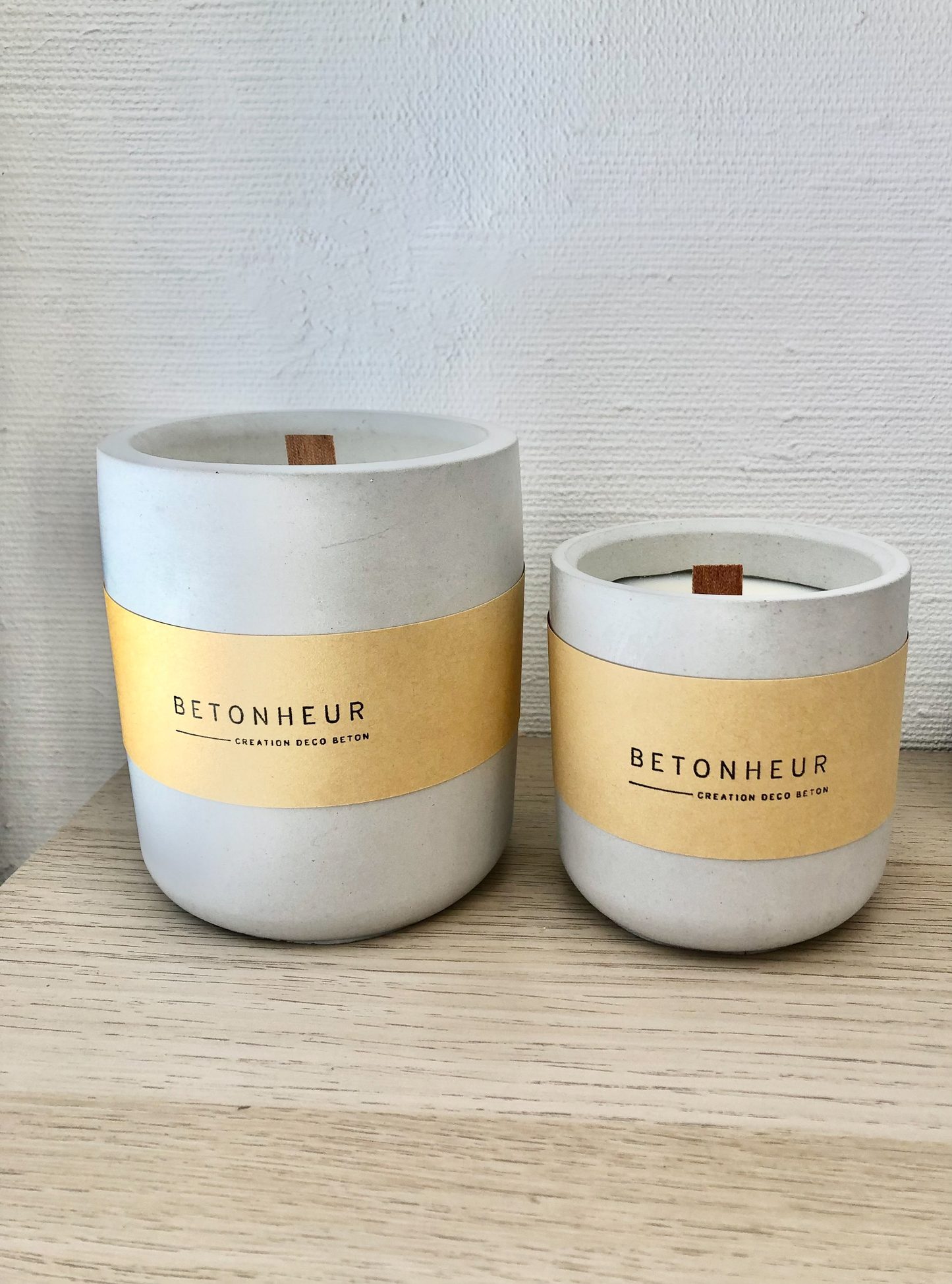 Bougie saint valentin avec message caché je t'aime. bougie pot béton et cire de soja evec perles "je t'aime".