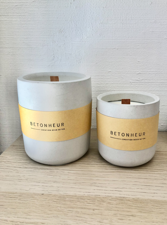 Bougie saint valentin avec message caché je t'aime. bougie pot béton et cire de soja evec perles "je t'aime".